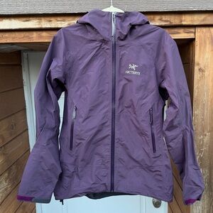 Arc’teryx Beta LT (~2019) GORE-TEX Women’s Large Purple Rain Coat